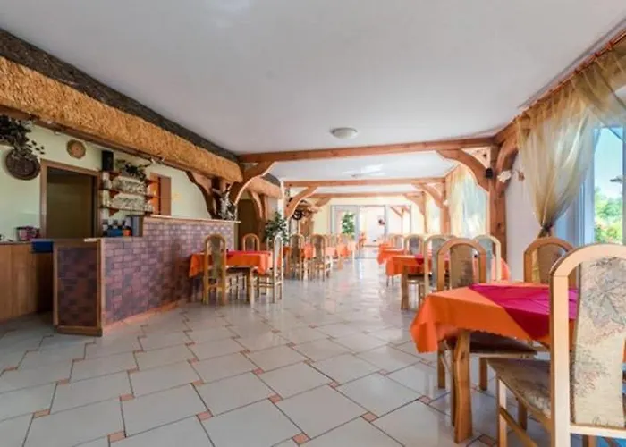 Michalek W Rowach 3* ロビ